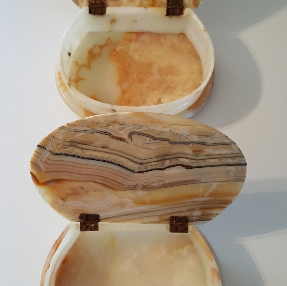 Vintage Alabaster Stone Shell Storage - Picture 3 of 8